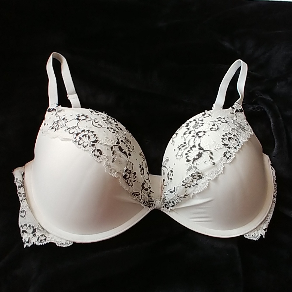 EUC Victoria's Secret lace padded demi bra